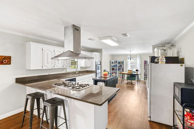 1402 Levee Drive, Houma, LA 70360