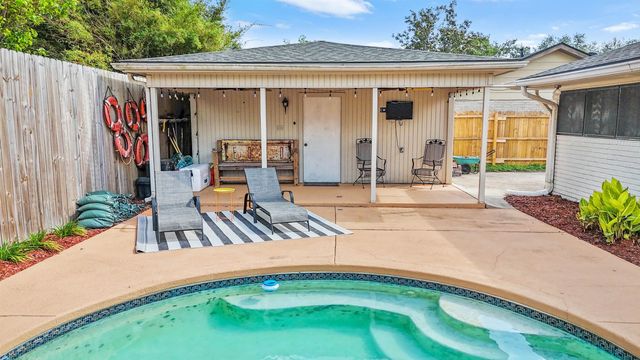 1402 Levee Drive, Houma, LA 70360