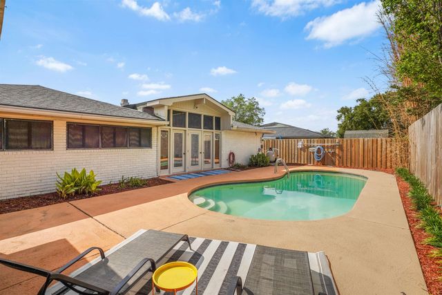 1402 Levee Drive, Houma, LA 70360