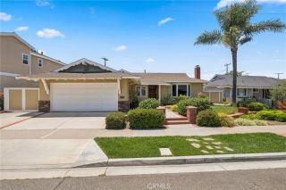 929 Junipero Dr, Costa Mesa, CA 92626