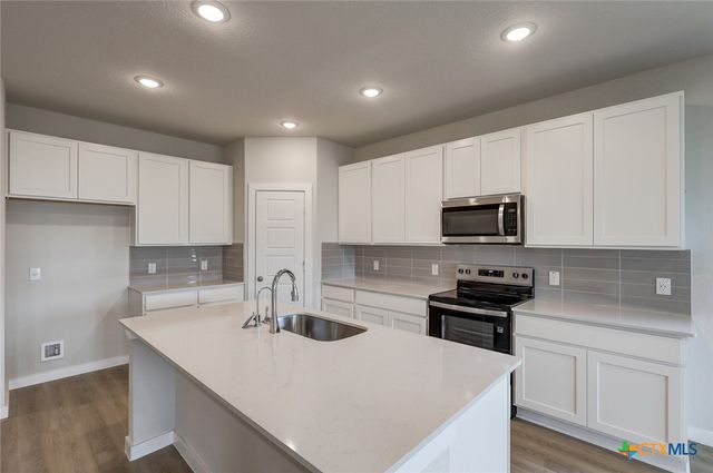 2533 Heritance Pass, Seguin, TX 78155