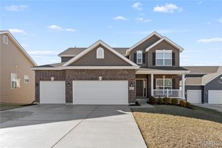 217 Hidden Bluffs Drive, Lake St Louis, MO 63367