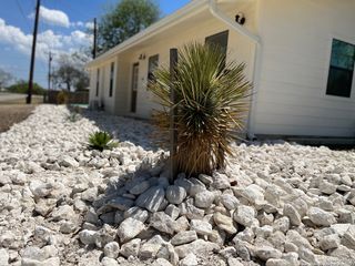 415 10TH ST, Bandera, TX 78003