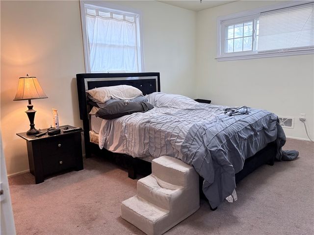 562 Firethorne Dr, Monroeville, PA 15146