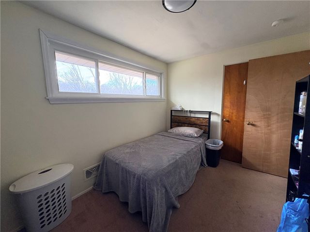 562 Firethorne Dr, Monroeville, PA 15146