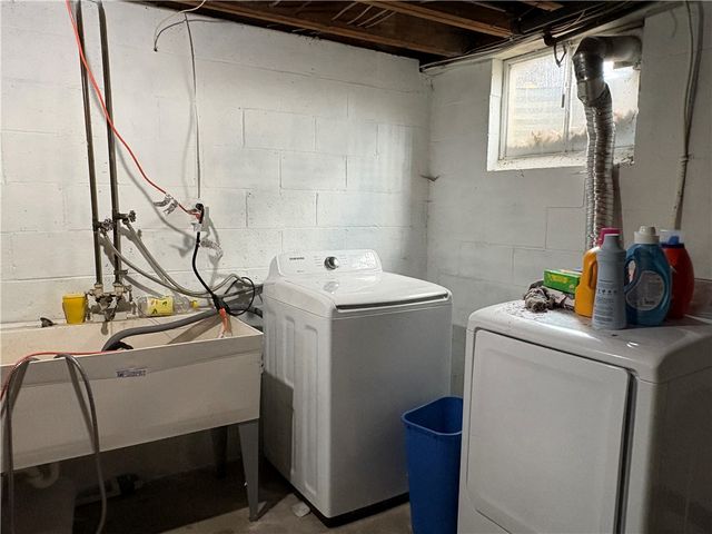 562 Firethorne Dr, Monroeville, PA 15146