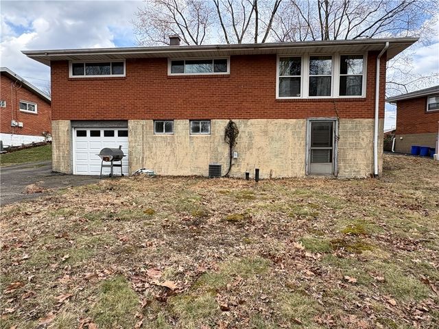 562 Firethorne Dr, Monroeville, PA 15146