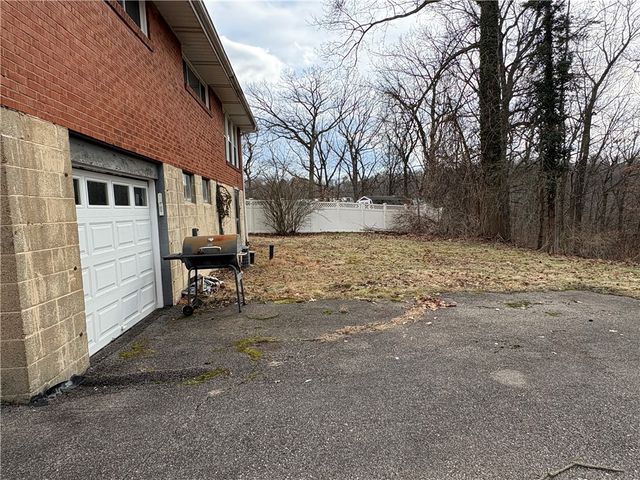 562 Firethorne Dr, Monroeville, PA 15146