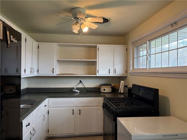 562 Firethorne Dr, Monroeville, PA 15146