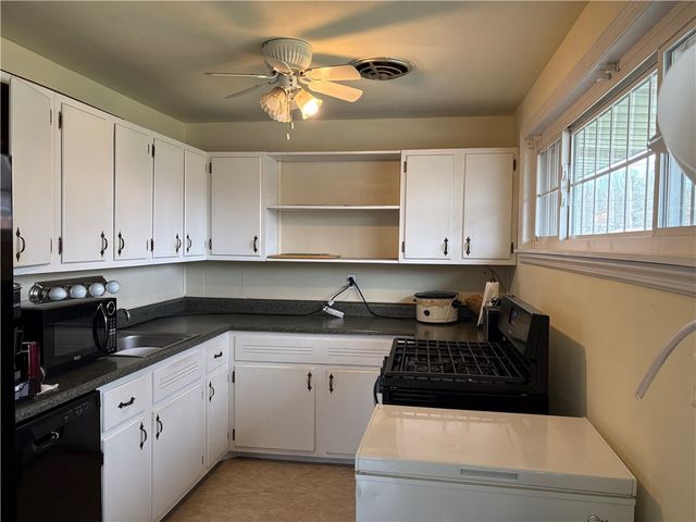 562 Firethorne Dr, Monroeville, PA 15146