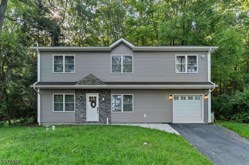 53 Larchmont Dr, West Milford Twp., NJ 07421