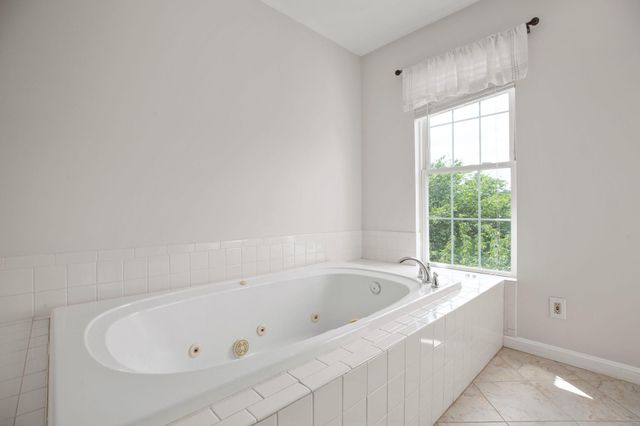 10205 N HAMPTON LN, Fredericksburg, VA 22408