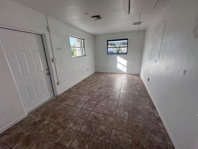 14 Ridgewood Circle, Tequesta, FL 33469