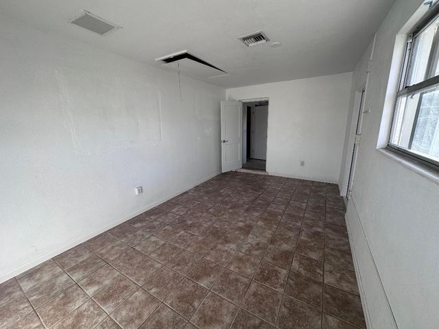 14 Ridgewood Circle, Tequesta, FL 33469