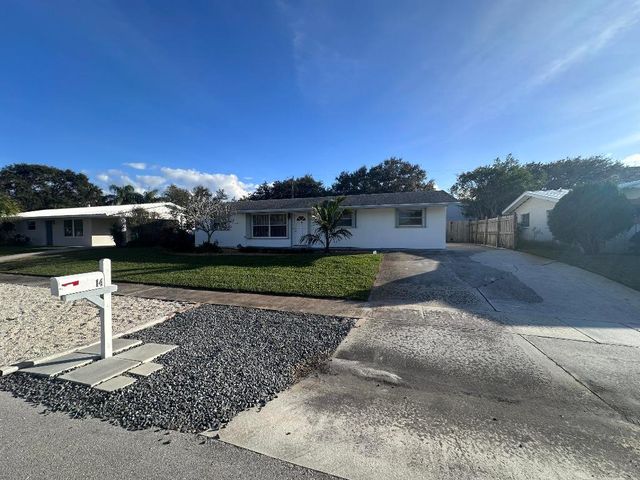 14 Ridgewood Circle, Tequesta, FL 33469