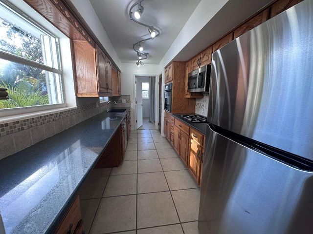 14 Ridgewood Circle, Tequesta, FL 33469