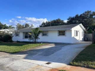 14 Ridgewood Circle, Tequesta, FL 33469