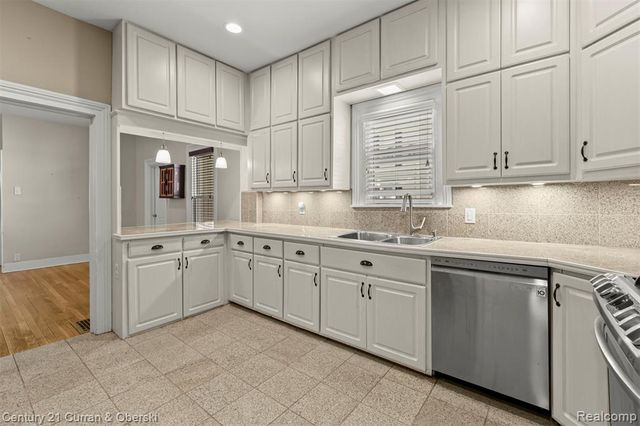 323 E Liberty Street, South Lyon, MI 48178