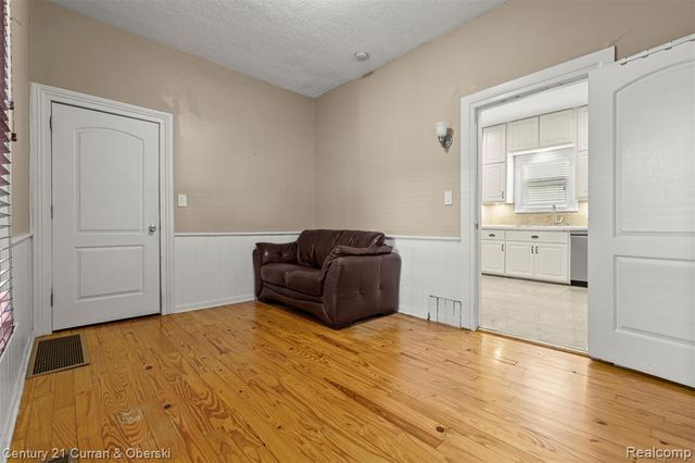 323 E Liberty Street, South Lyon, MI 48178