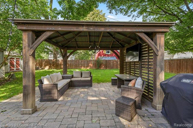 323 E Liberty Street, South Lyon, MI 48178