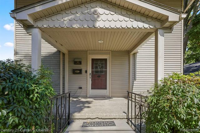 323 E Liberty Street, South Lyon, MI 48178