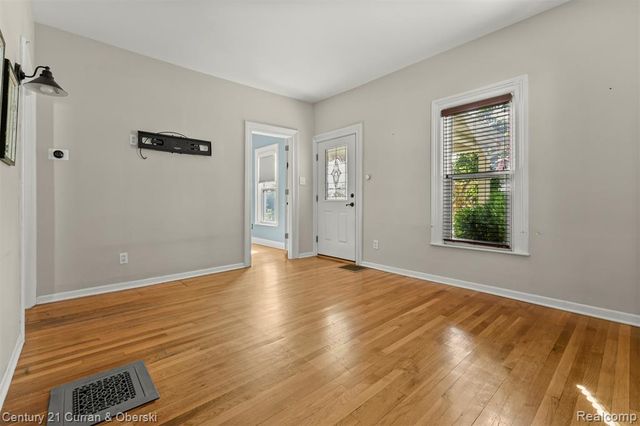 323 E Liberty Street, South Lyon, MI 48178