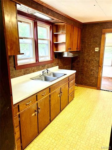 217 Center Drive, Caseyville, IL 62232