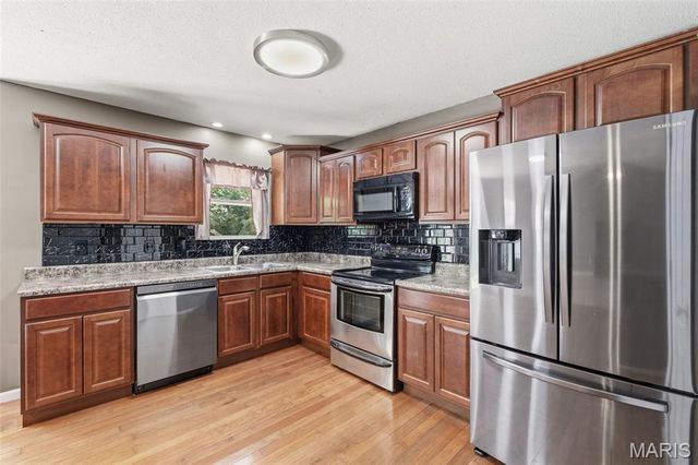 29362 Walnut Lake Lane, Wright City, MO 63390