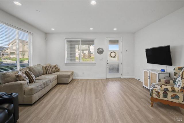 2482 Cinnabar Dr, Fairfield, CA 94533