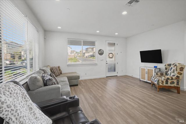 2482 Cinnabar Dr, Fairfield, CA 94533