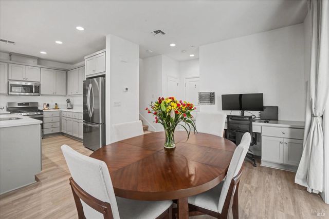 2482 Cinnabar Dr, Fairfield, CA 94533