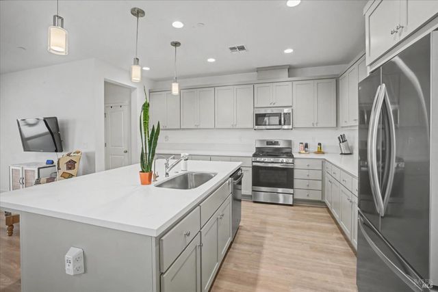 2482 Cinnabar Dr, Fairfield, CA 94533