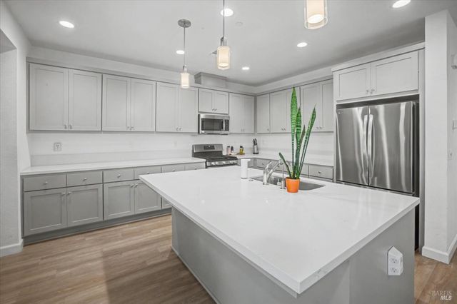 2482 Cinnabar Dr, Fairfield, CA 94533