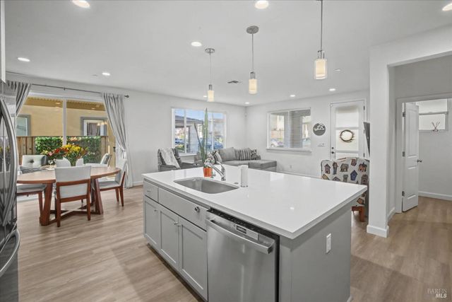 2482 Cinnabar Dr, Fairfield, CA 94533