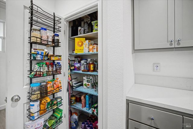 2482 Cinnabar Dr, Fairfield, CA 94533