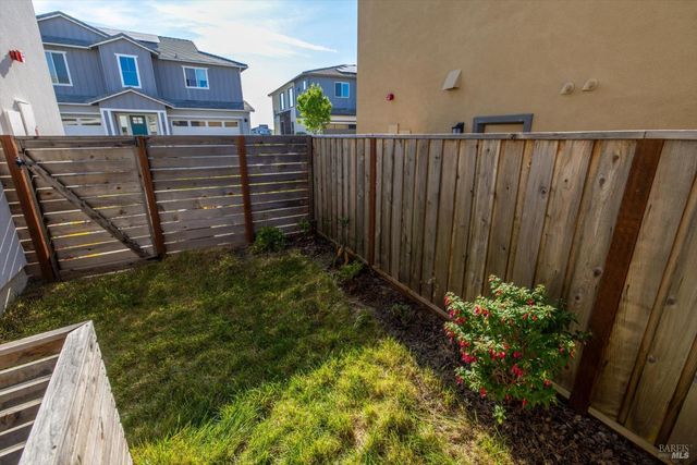 2482 Cinnabar Dr, Fairfield, CA 94533