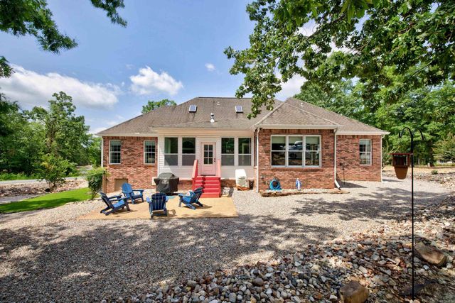 32 Sanchez Way, Hot Springs Village, AR 71909