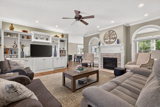 32 Sanchez Way, Hot Springs Village, AR 71909
