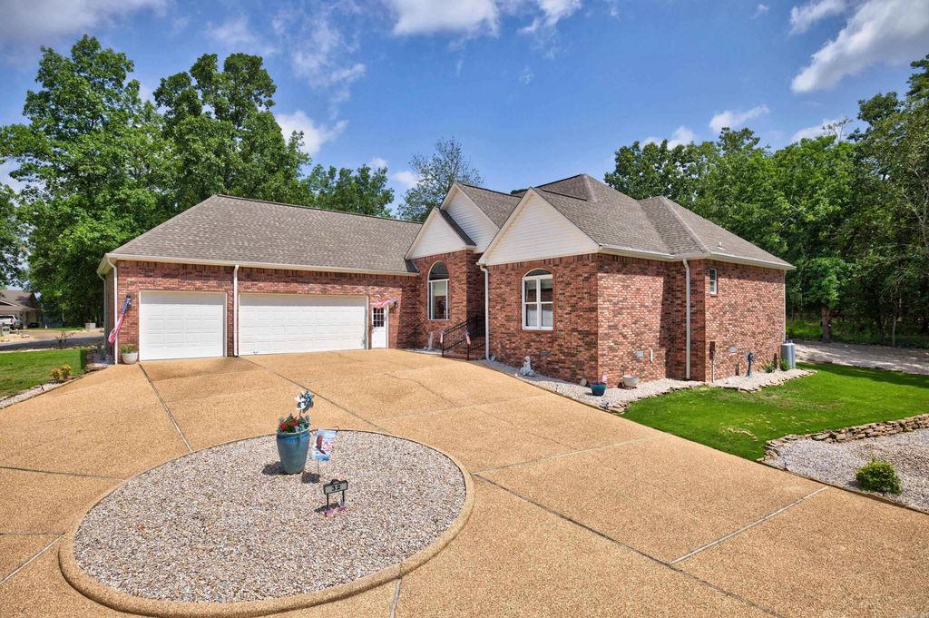 32 Sanchez Way, Hot Springs Village, AR 71909