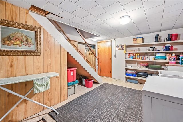 50 Davis Dr., Sharpsville, PA 16150