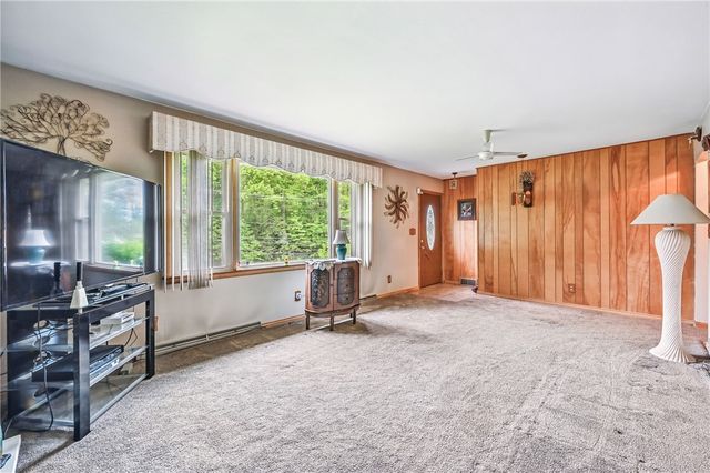 50 Davis Dr., Sharpsville, PA 16150