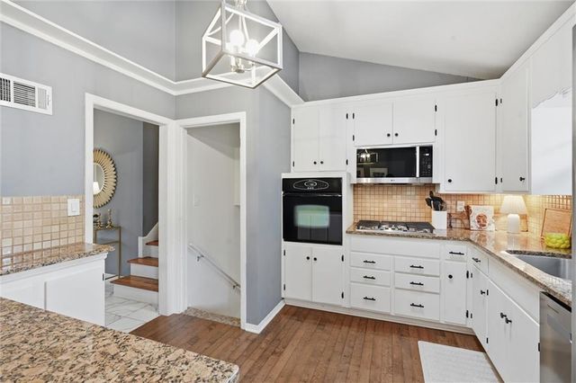 8914 Eby Drive, Overland Park, KS 66212