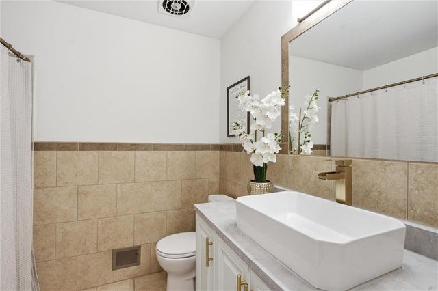 8914 Eby Drive, Overland Park, KS 66212