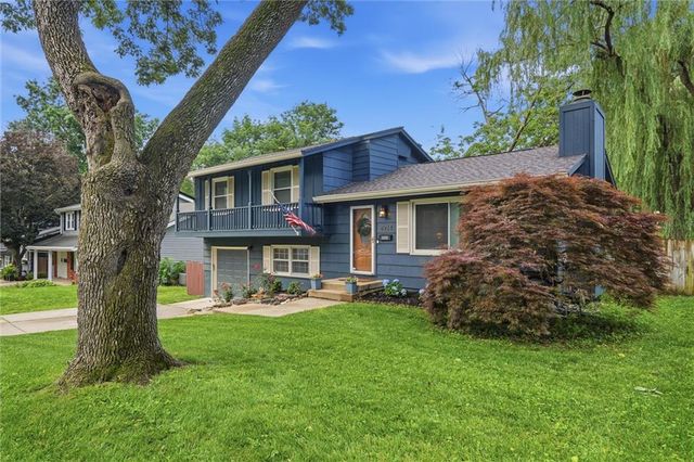 8914 Eby Drive, Overland Park, KS 66212