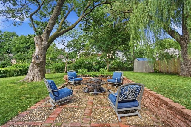 8914 Eby Drive, Overland Park, KS 66212