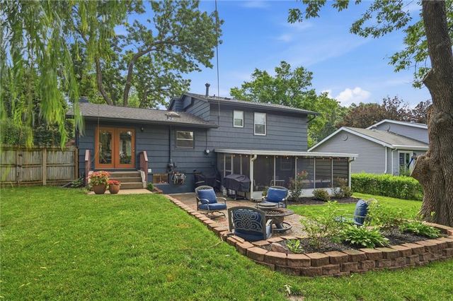 8914 Eby Drive, Overland Park, KS 66212