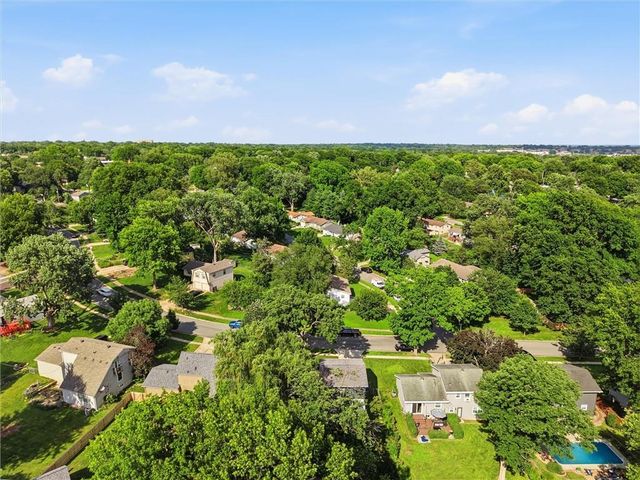 8914 Eby Drive, Overland Park, KS 66212