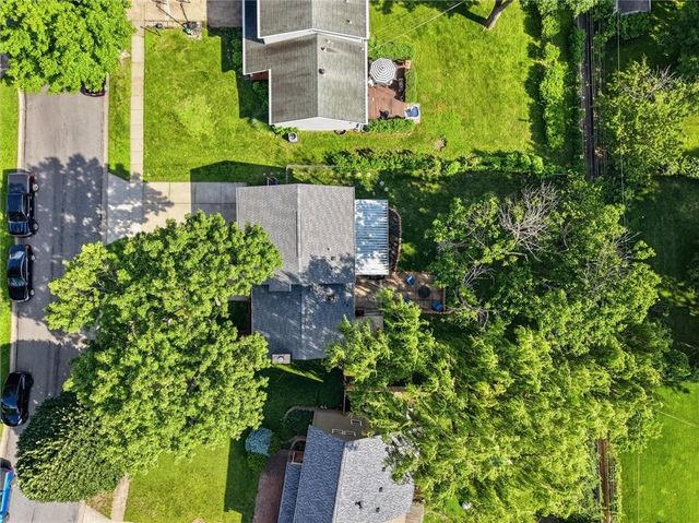 8914 Eby Drive, Overland Park, KS 66212