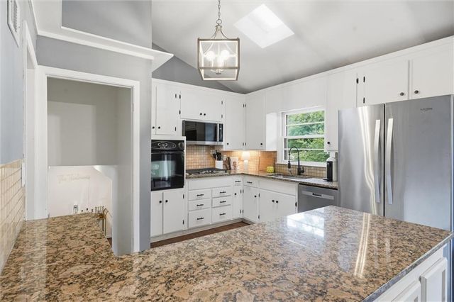 8914 Eby Drive, Overland Park, KS 66212