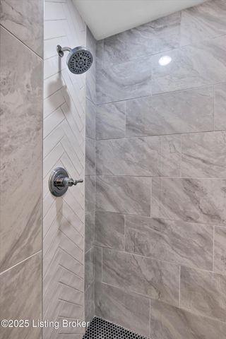 316 Short Rd, Louisville, KY 40207